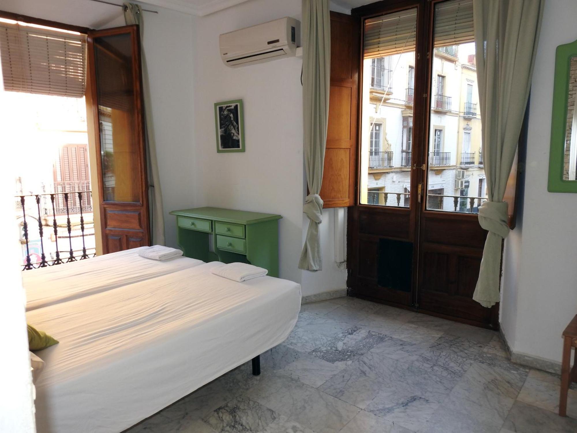Apartamento En Sevilla Centro Con Vistas A La Plaza Alameda De Hercules - Hasta 7 Personas Exterior photo